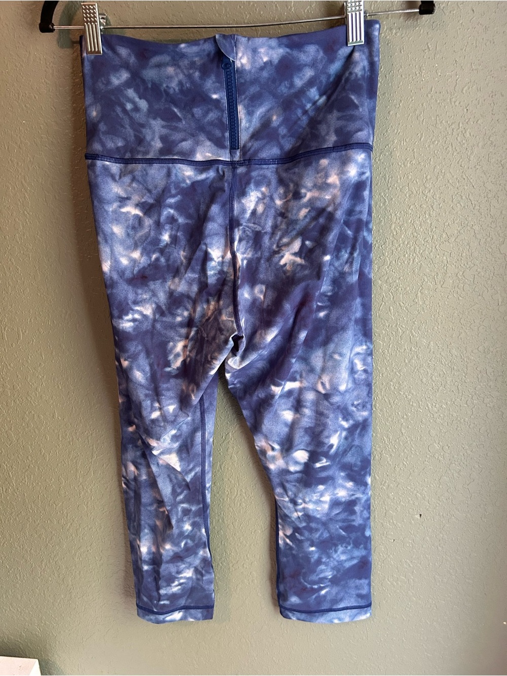 Lululemon Run with the Waves Crop 21" Speckle Spray Dye Blue Multi - Picture 4 of 5